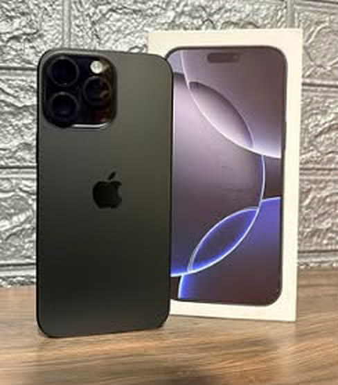 iPhone 16 Pro titânio preto ao lado da caixa