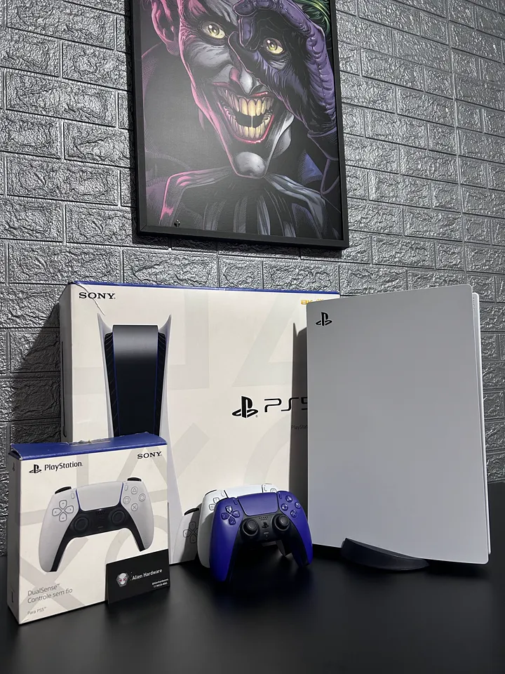 PlayStation 5 com a caixa e dois controles na loja
